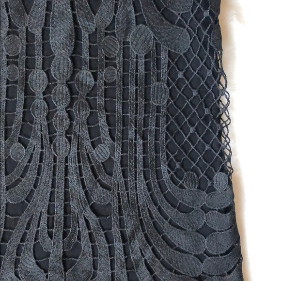 Express lace overlay tank - Picture 3 of 5